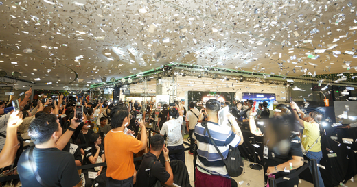 Confetti showering the attendees of the iPhone 16 Midnight Launch in SM MOA