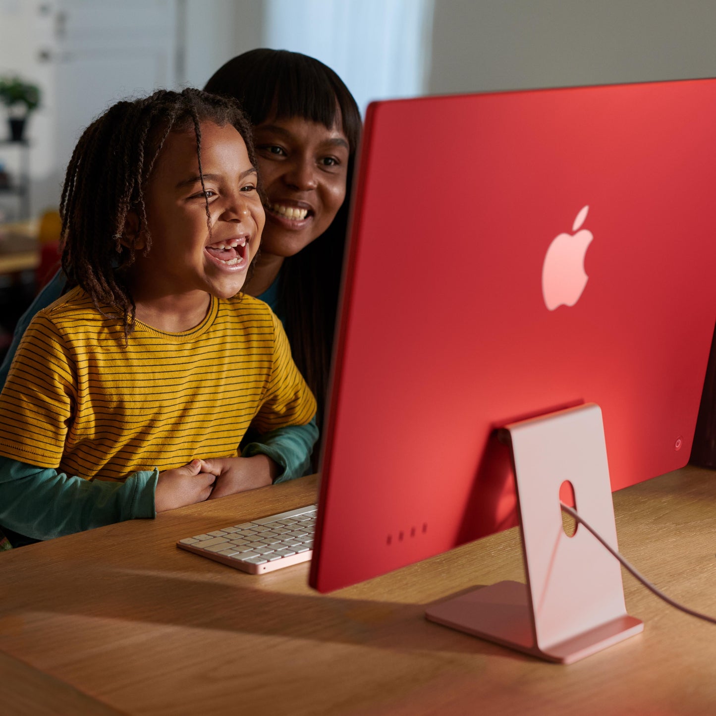 24-inch iMac with Retina 4.5K display: Apple M3 chip with 8‑core CPU and 10‑core GPU, 256GB SSD - Pink